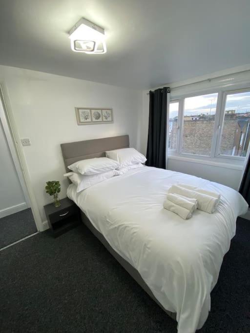 2 Bedroom Flat In * Londen
