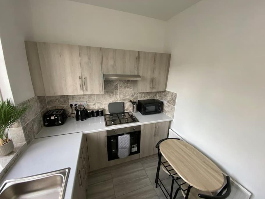 2 Bedroom Flat In Appartement *