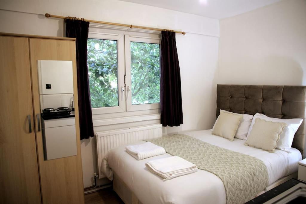 Ensuite With Kitchen Stunning Double-bed In Zone 2 Londen