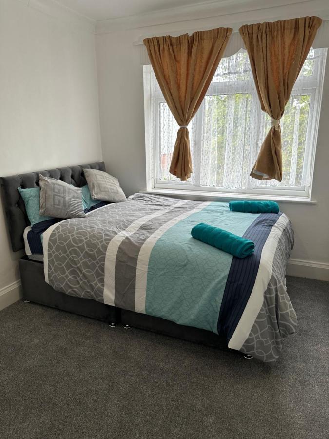 Apartment Gorgeous 5 Bedroom House London