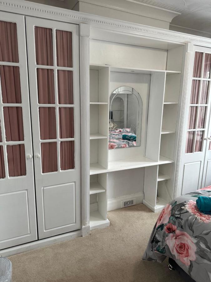 Gorgeous 5 Bedroom House * London