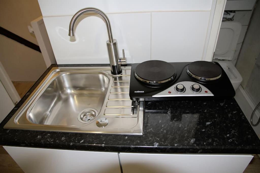 Ensuite With Kitchen Stunning Double-bed In Zone 2 * Londen