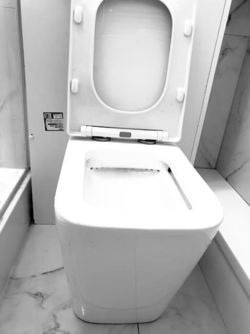 Ensuite With Kitchen Modern Large Double-bed In Zone 2 *