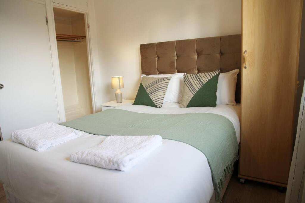 Ensuite With Kitchen Modern Large Double-bed In Zone 2 Londres