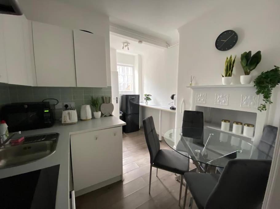 Central Chic Oasis ~ King's Cross Apartment *