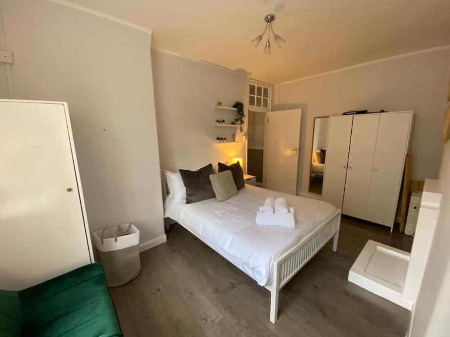 Central Chic Oasis ~ King's Cross Apartment *
