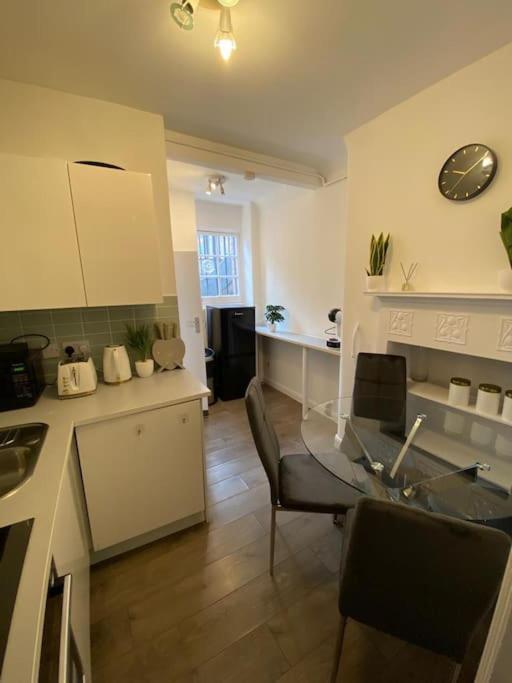 Central Chic Oasis ~ King's Cross Apartment *