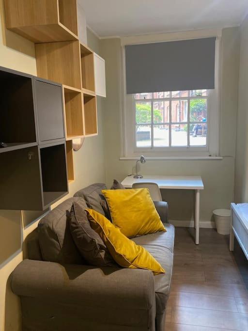 Central Chic Oasis ~ King's Cross Apartment