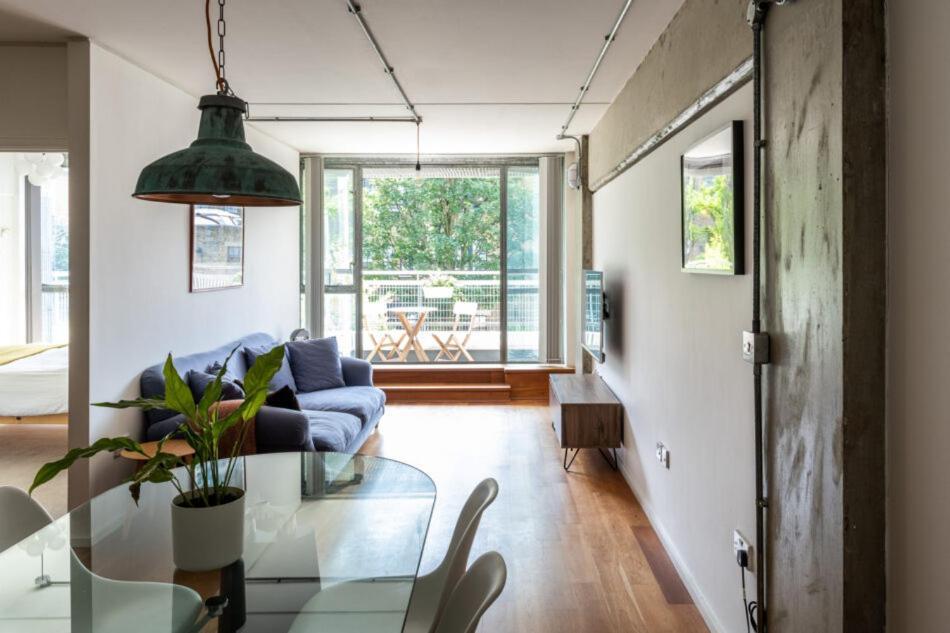 Altido Modern Flat With Canal Views Londres