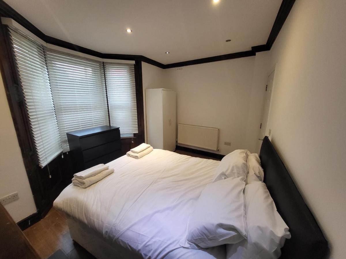 Large 4 Bedroom House In