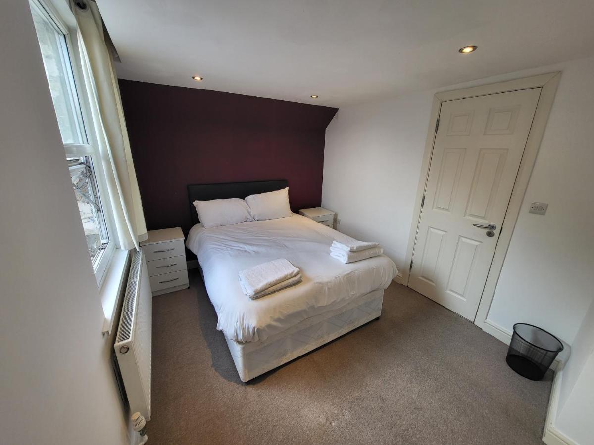 Appartement Large 4 Bedroom House In