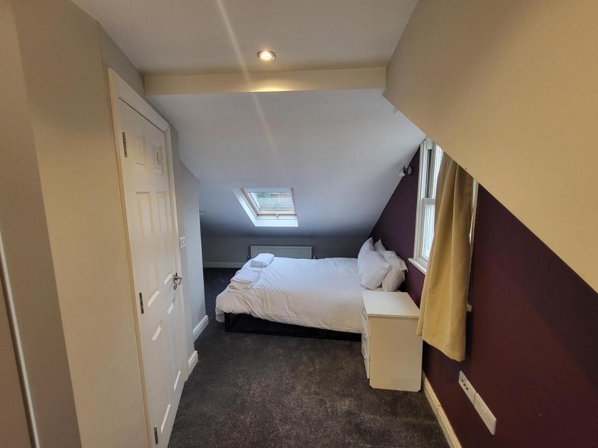 Large 4 Bedroom House In Appartement