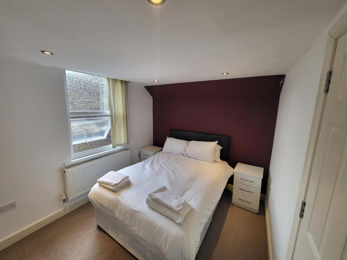 Large 4 Bedroom House In
