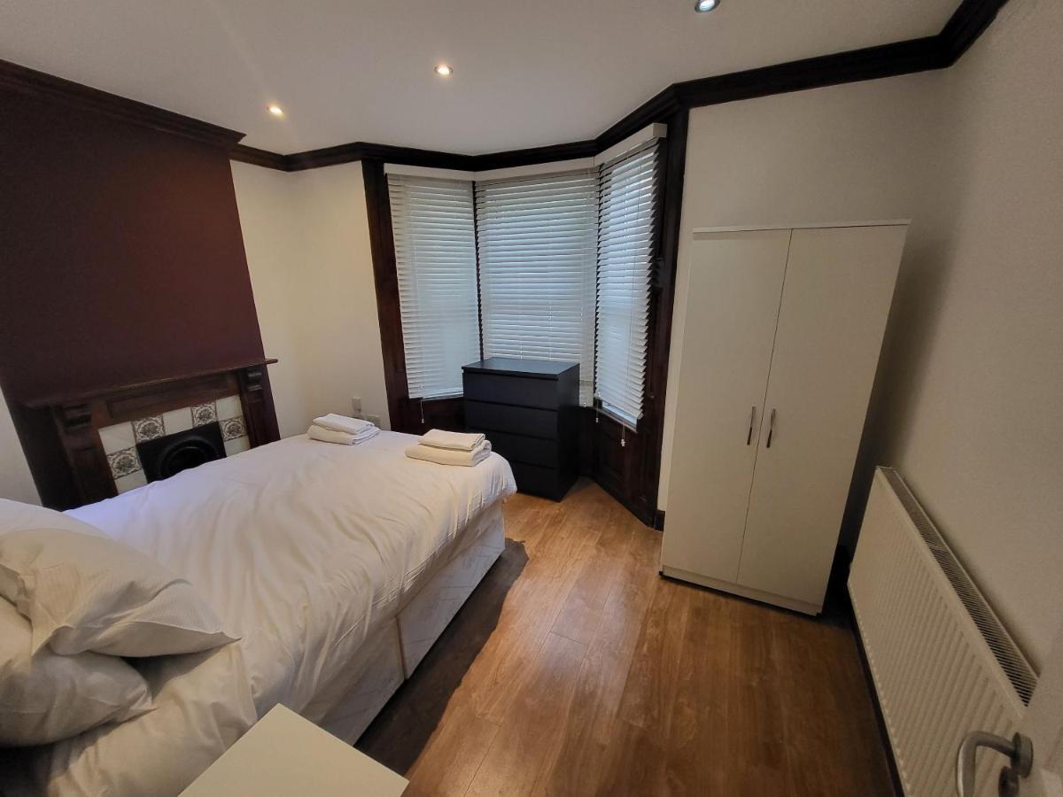Appartement Large 4 Bedroom House In *