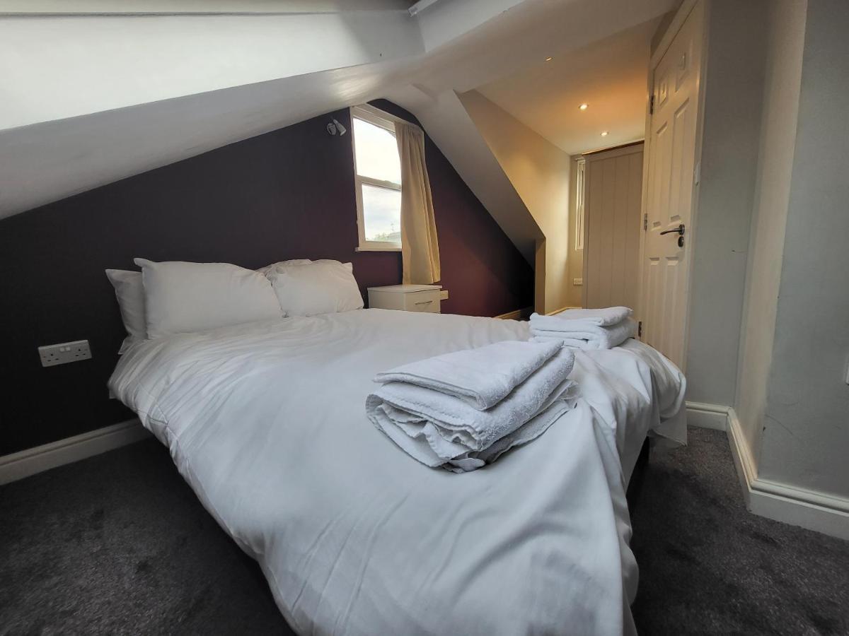 Large 4 Bedroom House In * Londres