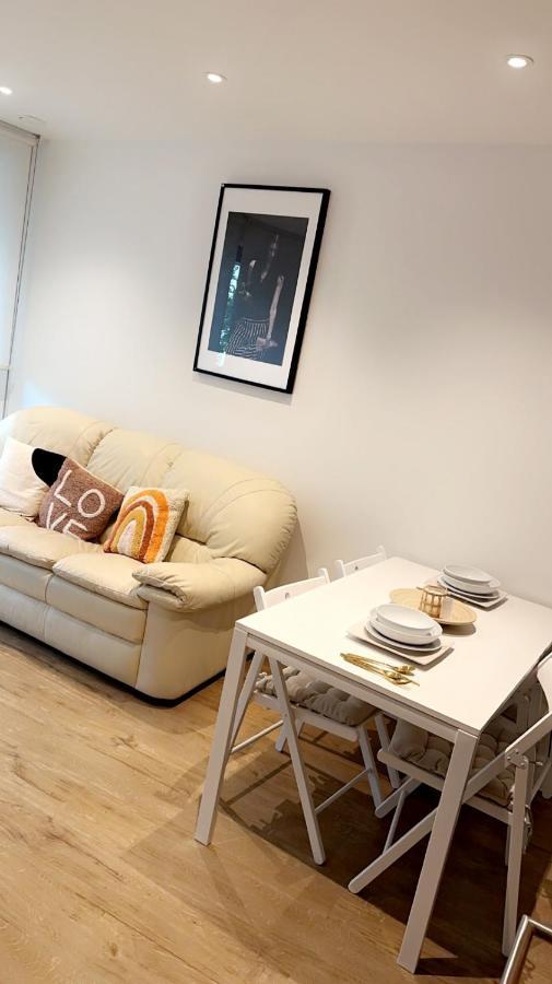 Apartment Tee Sweetlux London