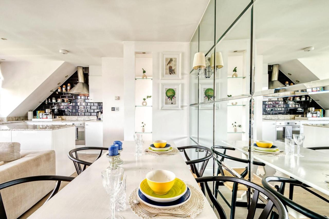 The Luxury 'treehouse' - One Bed Little Venice Apartment London