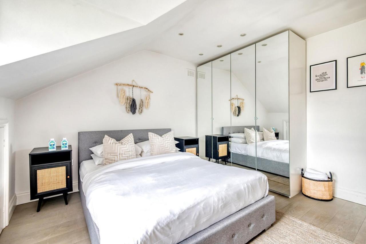 The Luxury 'treehouse' - One Bed Little Venice Apartment *