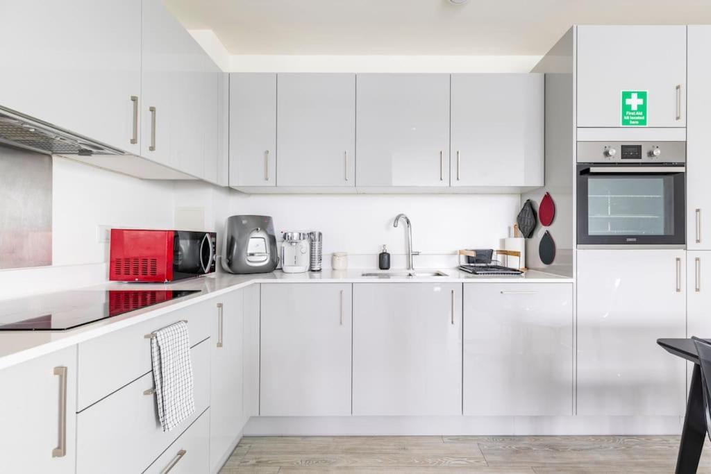 Stylish & Comfortable Top-floor Flat In Harrow Apartamento *