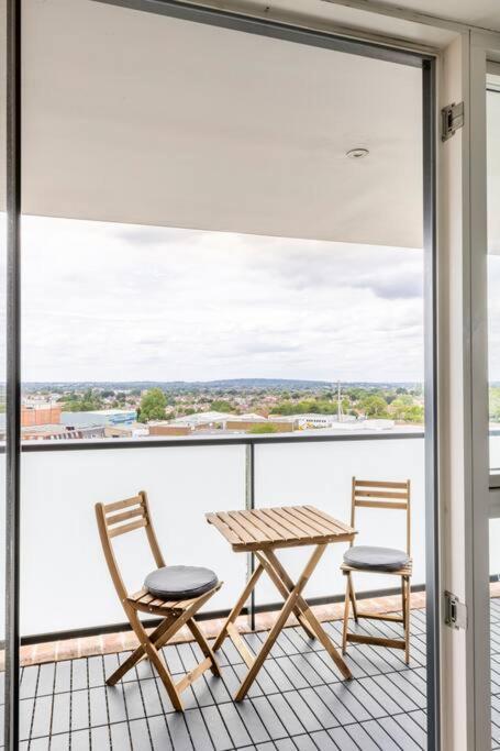 Stylish & Comfortable Top-floor Flat In Harrow * Londres