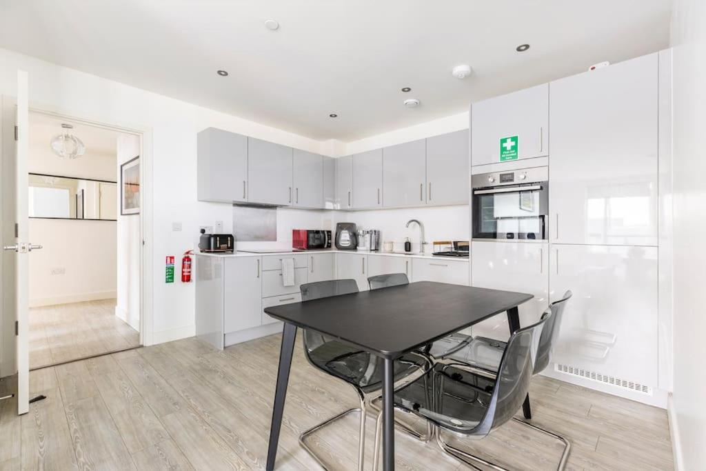 Apartamento Stylish & Comfortable Top-floor Flat In Harrow *