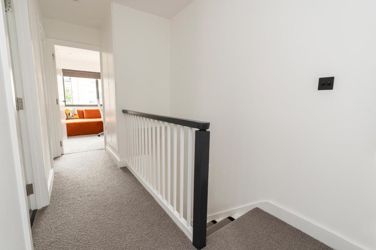 Altido Stunning 2 Bed House With Garden And Free Parking, Near Clapham Park Casa de férias Londres