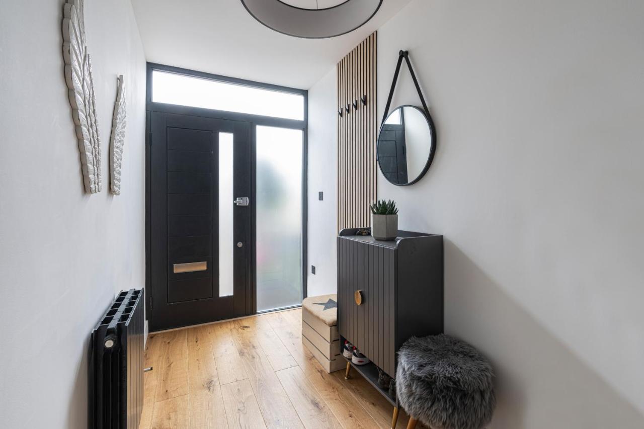 Casa de férias Altido Stunning 2 Bed House With Garden And Free Parking, Near Clapham Park Londres