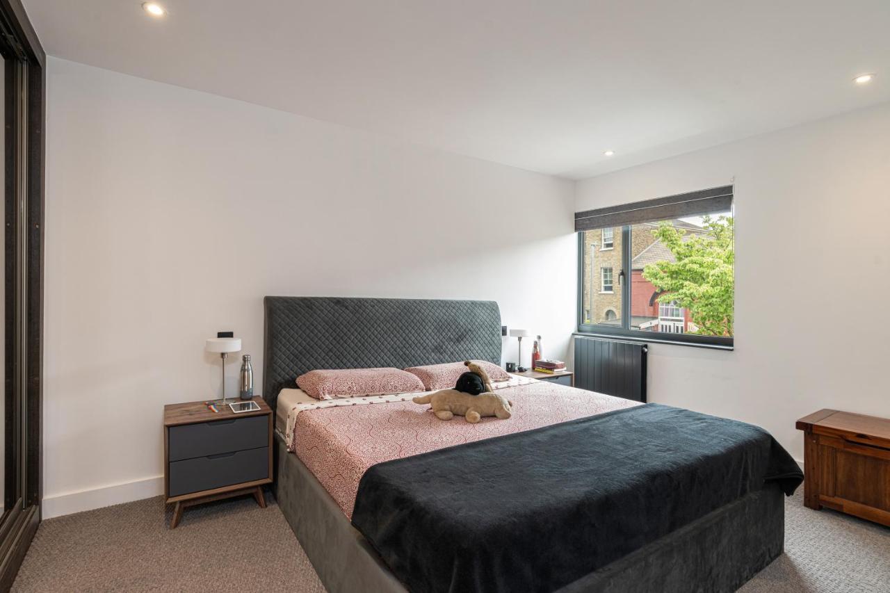 Casa de férias Altido Stunning 2 Bed House With Garden And Free Parking, Near Clapham Park Londres