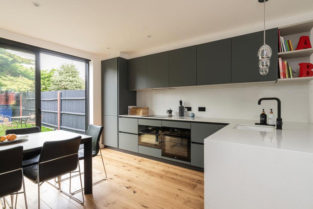 Casa de férias Altido Stunning 2 Bed House With Garden And Free Parking, Near Clapham Park