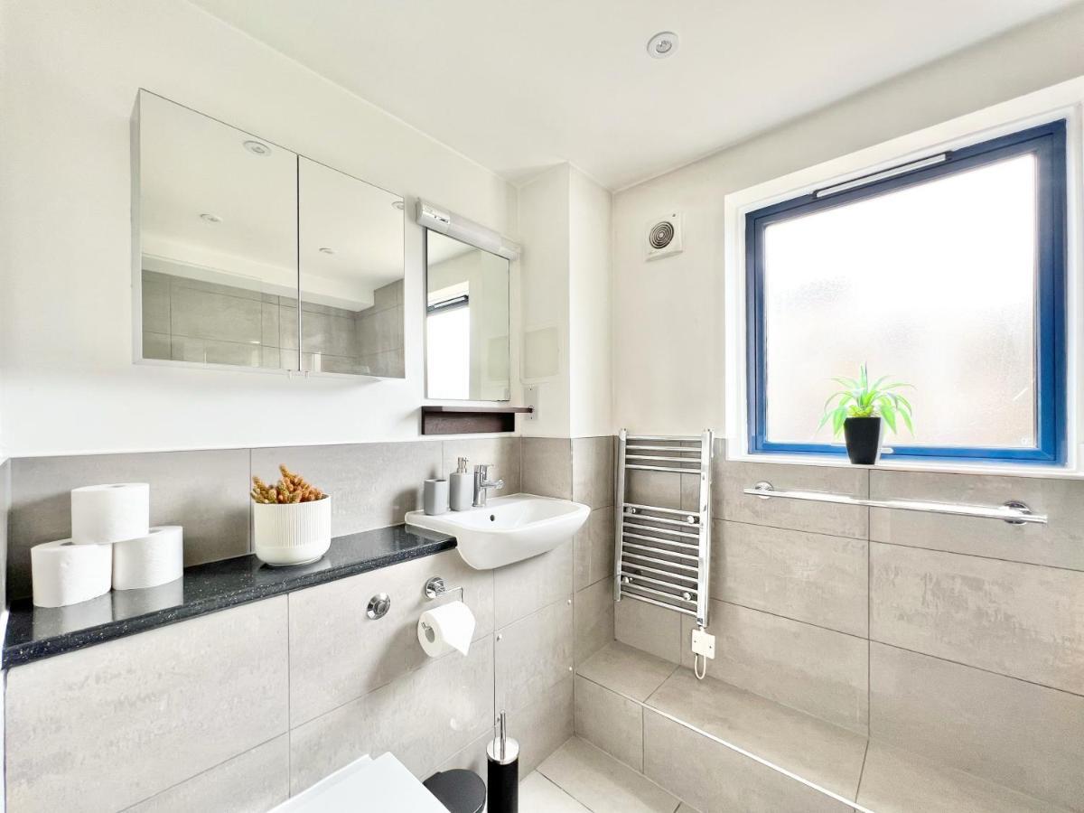 Weekly Or Monthly - Relocation & Business - 4 Guests - By Hofin Stays Short Lets & Serviced * London