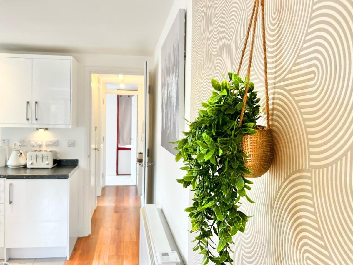 Weekly Or Monthly - Relocation & Business - 4 Guests - By Hofin Stays Short Lets & Serviced London