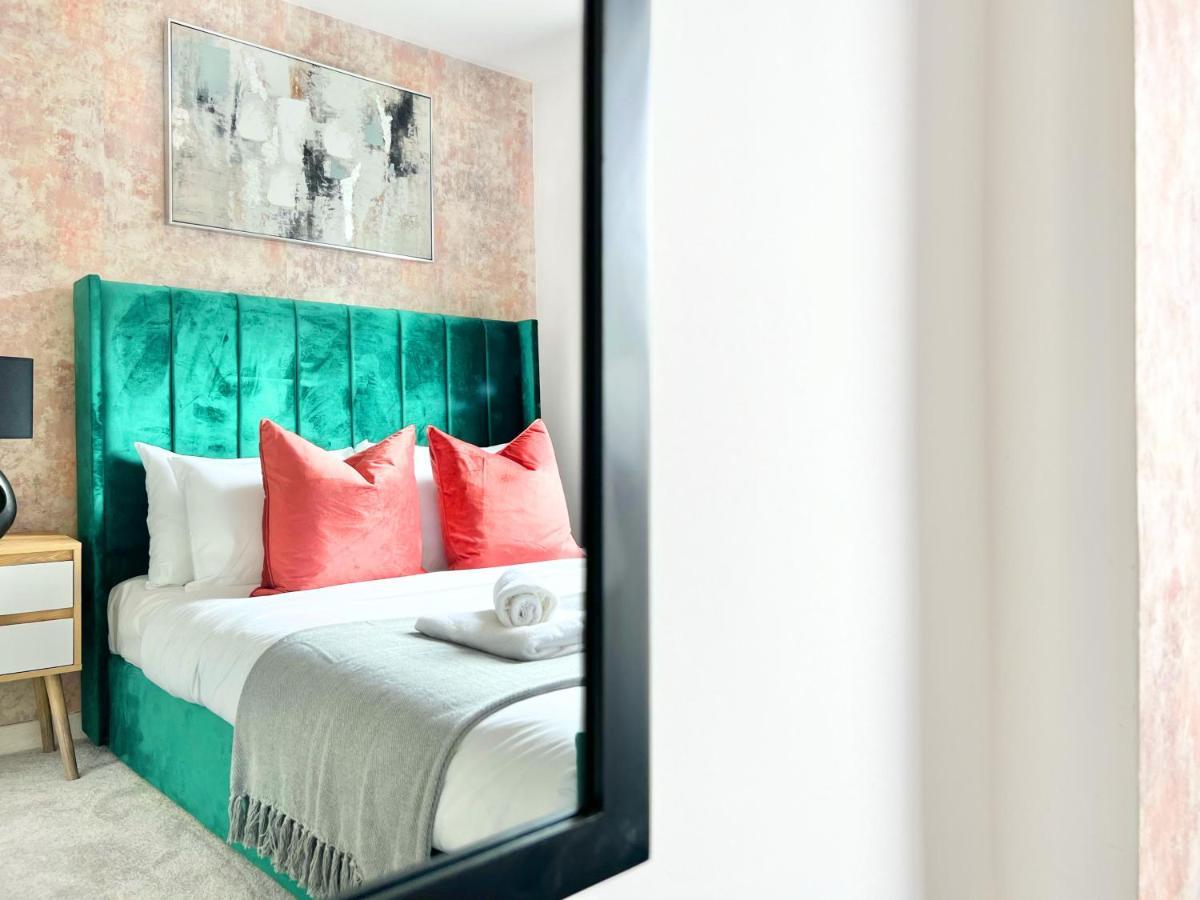 Apartment Weekly Or Monthly - Relocation & Business - 4 Guests - By Hofin Stays Short Lets & Serviced London