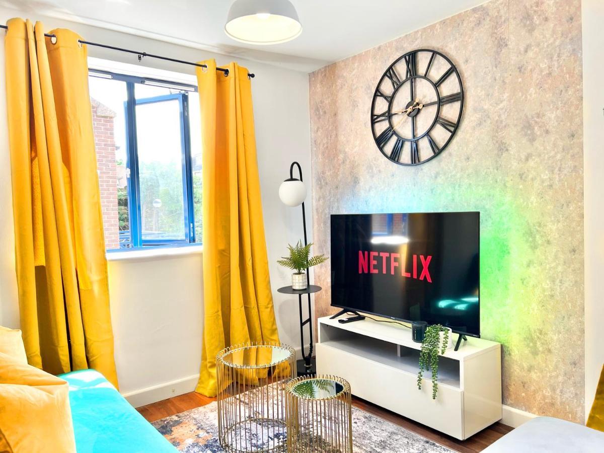 Weekly Or Monthly - Relocation & Business - 4 Guests - By Hofin Stays Short Lets & Serviced London