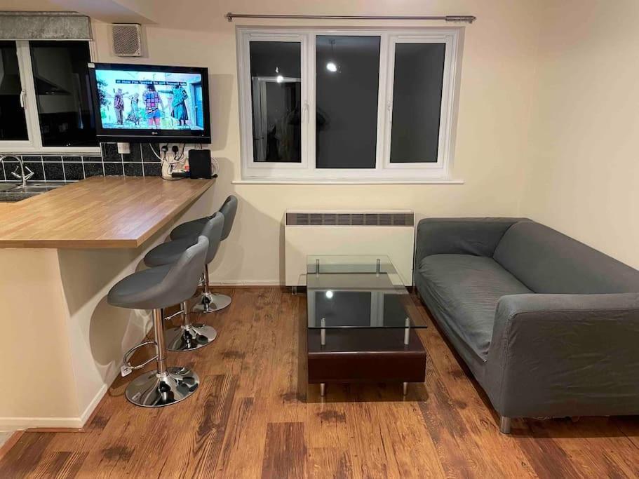 Appartement Self Contained 1 Bed Flat Next To Transport For Canary Wharf And Excel, O2 With Free Parking Londen
