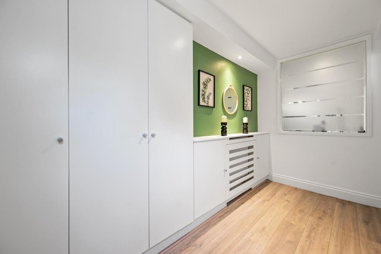 Stunning 3 Bed 2 Bathroom Basement Flat In Earls Court, Appartement *