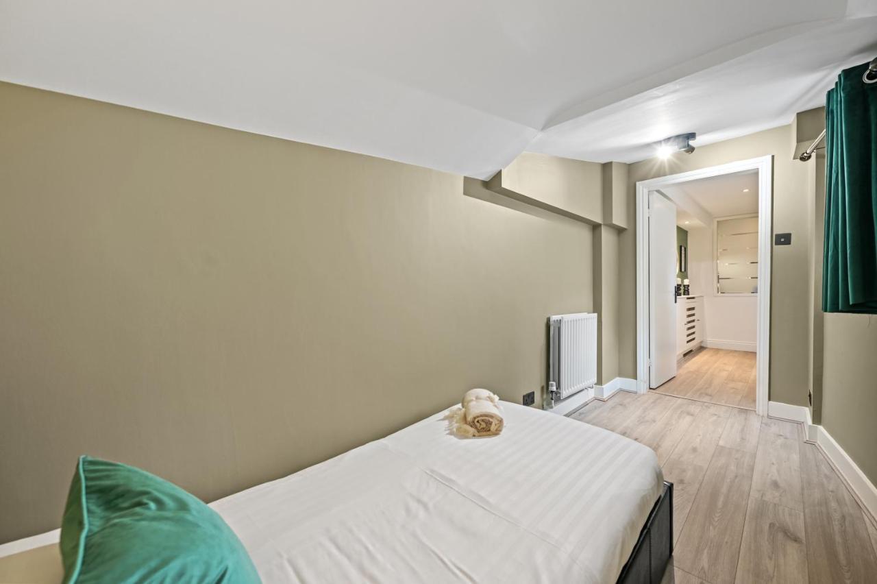 Appartement Stunning 3 Bed 2 Bathroom Basement Flat In Earls Court, Londres