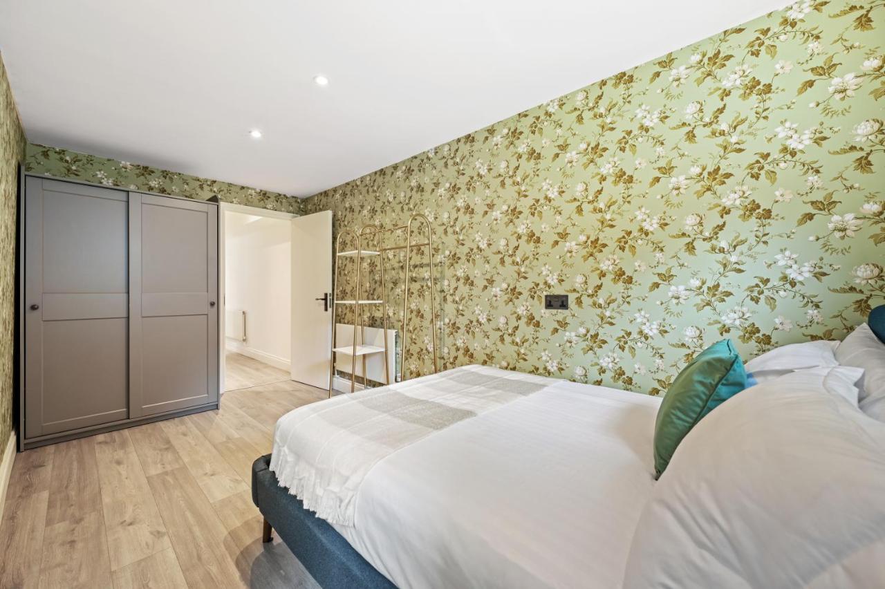 Stunning 3 Bed 2 Bathroom Basement Flat In Earls Court, * Londres