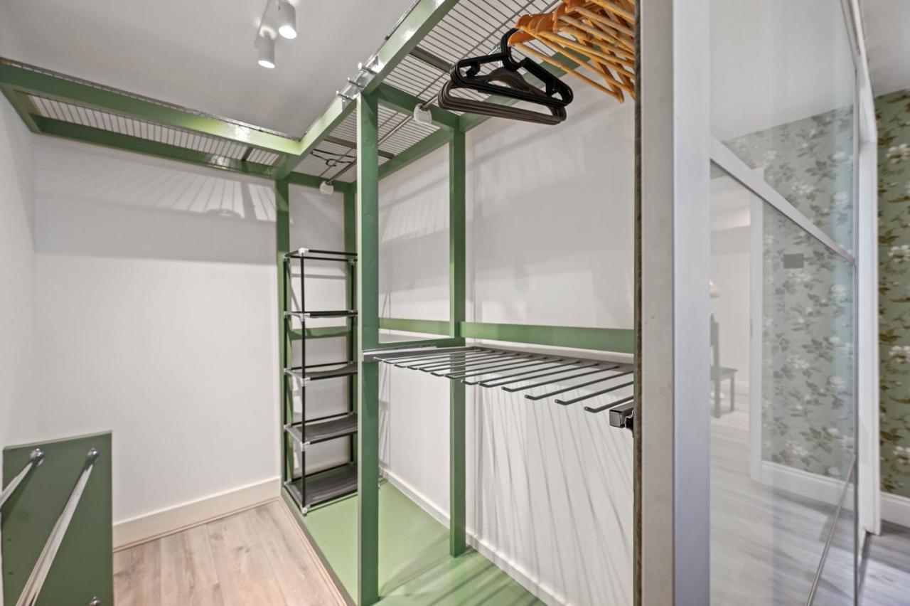 Appartement Stunning 3 Bed 2 Bathroom Basement Flat In Earls Court, *