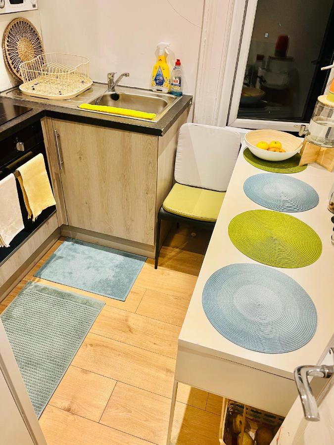 Very Lovely And 1-bed In Appartement
