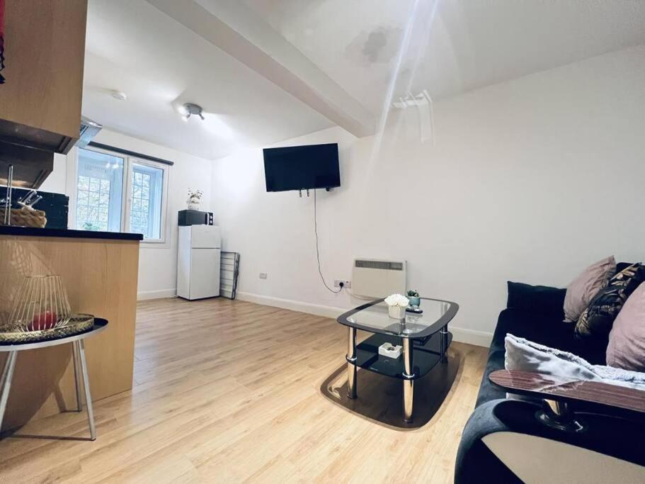 Apartamento Lovely 1 Bed For 3 In Sb6 Londres