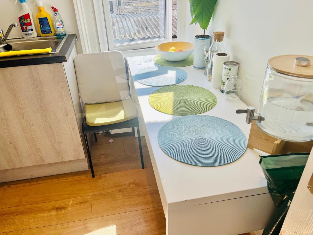 Appartement Very Lovely And 1-bed In Londres
