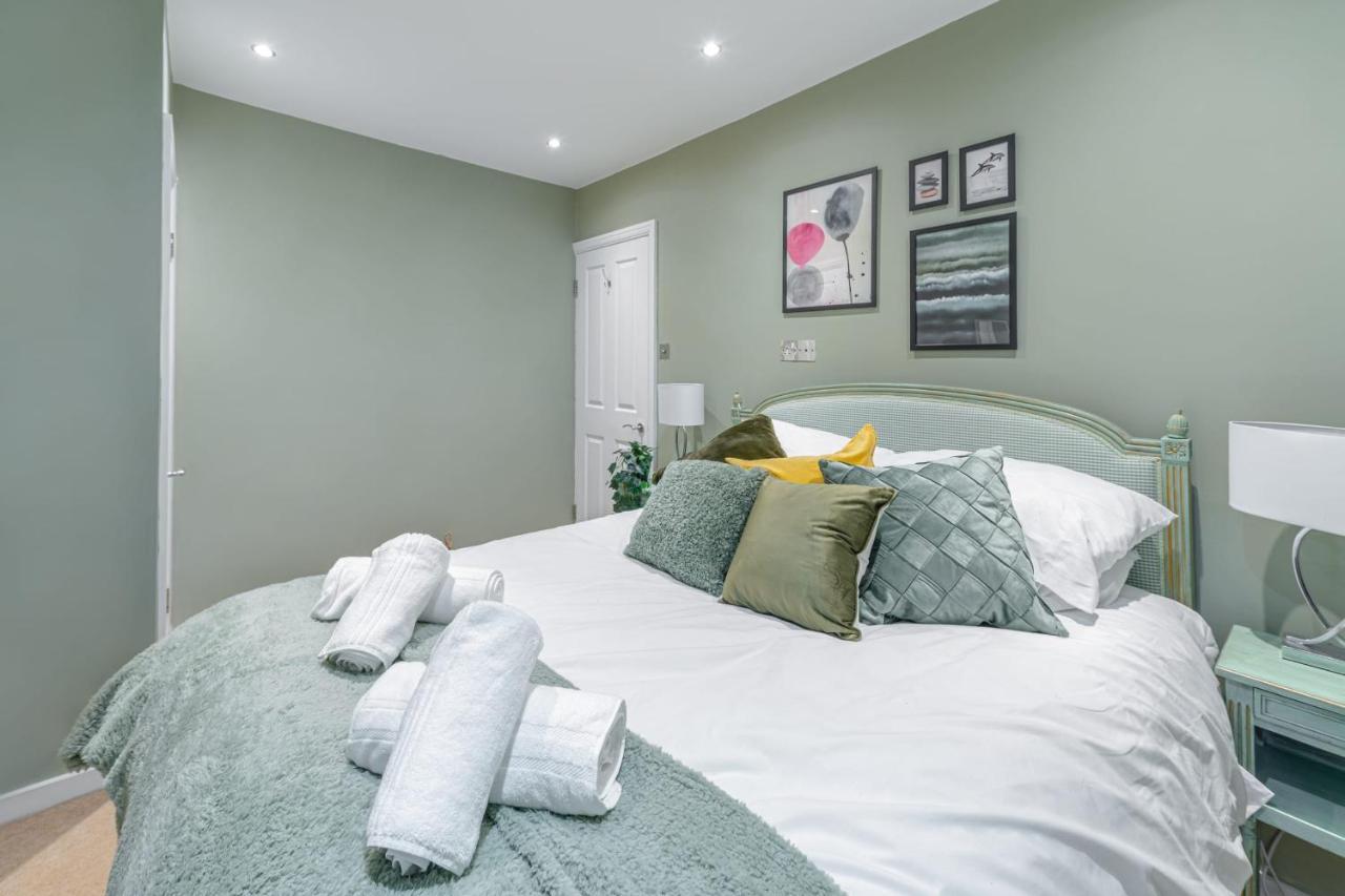 Stylish Shepherds Bush Flat *