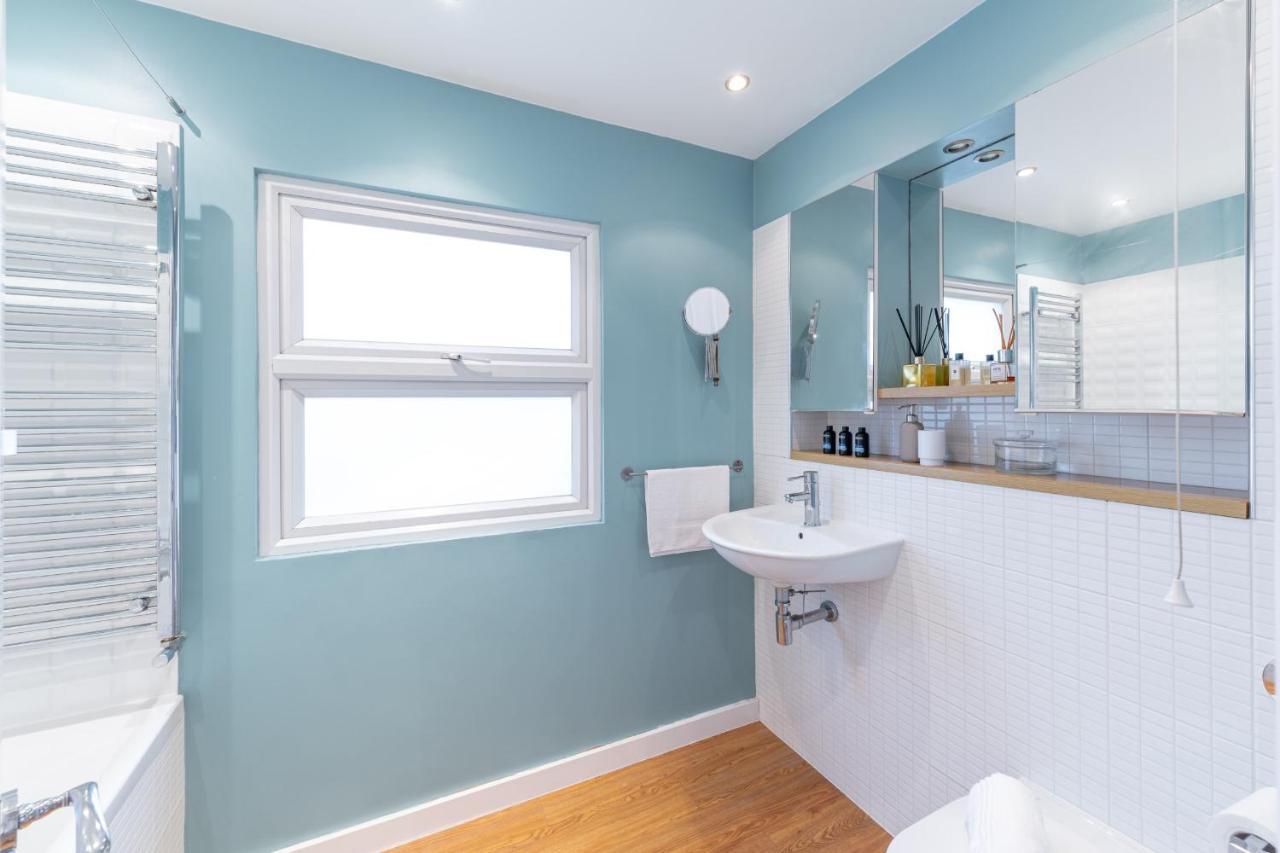 Stylish Shepherds Bush Flat