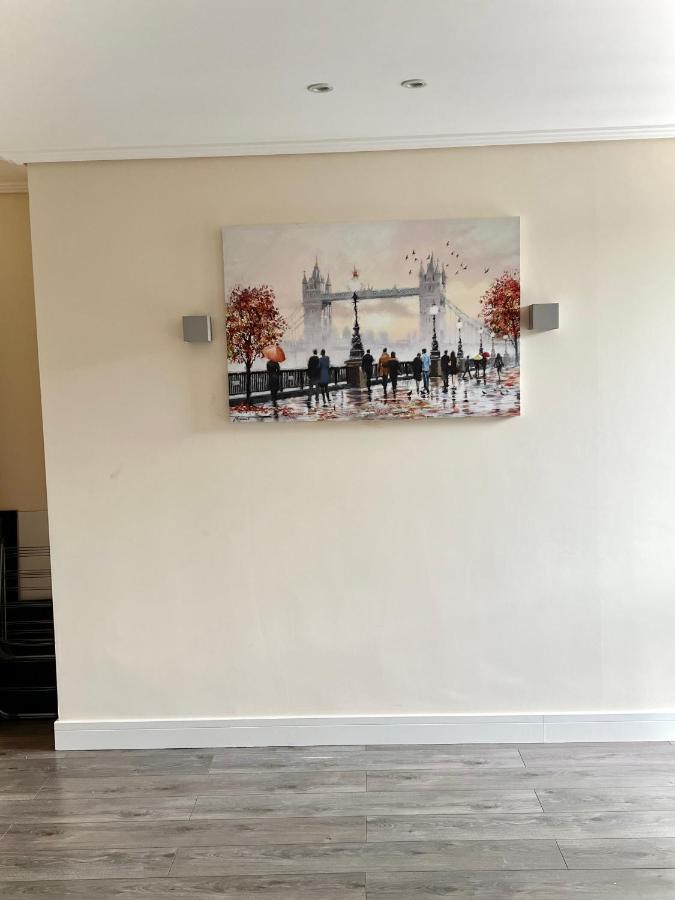Luxuries 2 Bed Flat In Canary Wharf