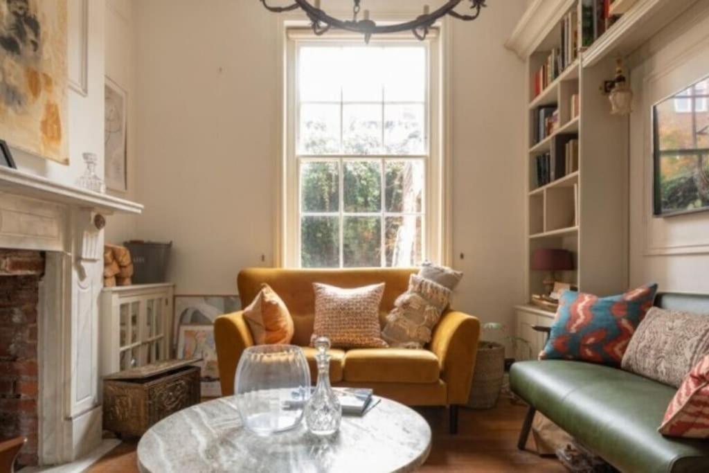 Hébergement de vacances Gorgeous Grade Ii Listed Georgian House - Leafy Square Views - *