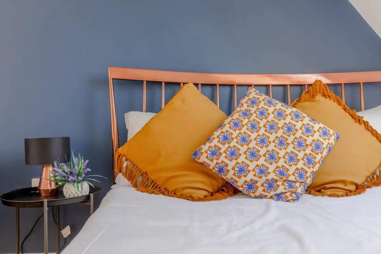 Bright 2 Bedroom House In Kennington Casa de Férias