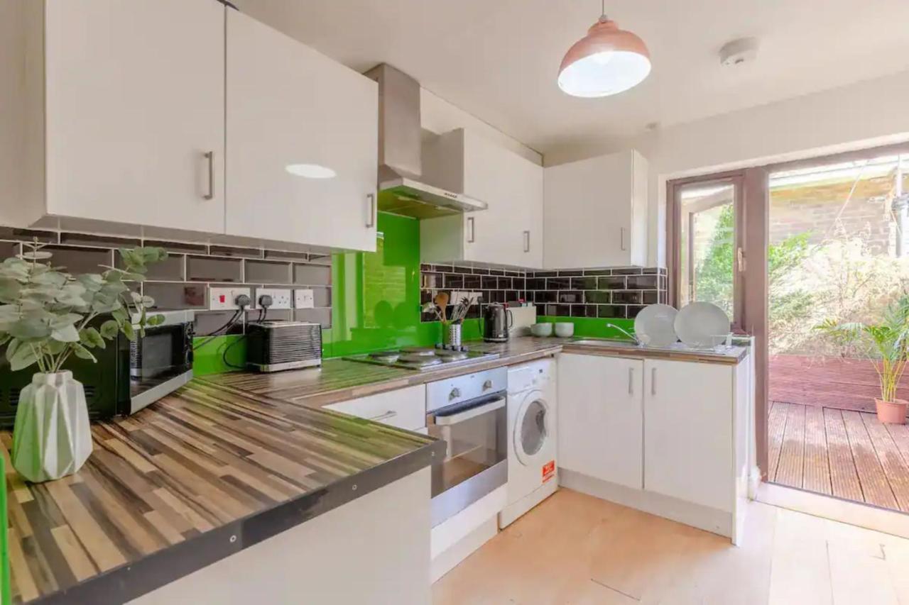 Casa de Férias Bright 2 Bedroom House In Kennington *