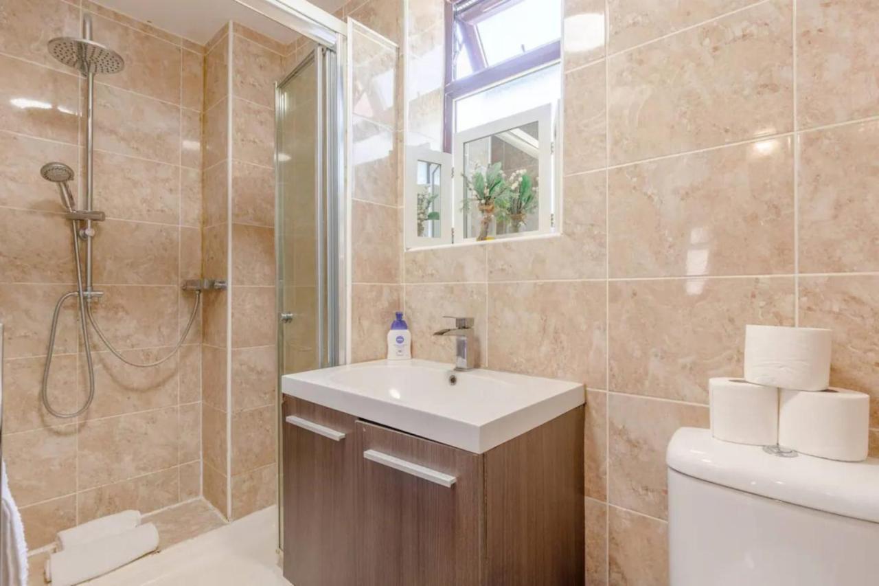 Bright 2 Bedroom House In Kennington Casa de Férias *