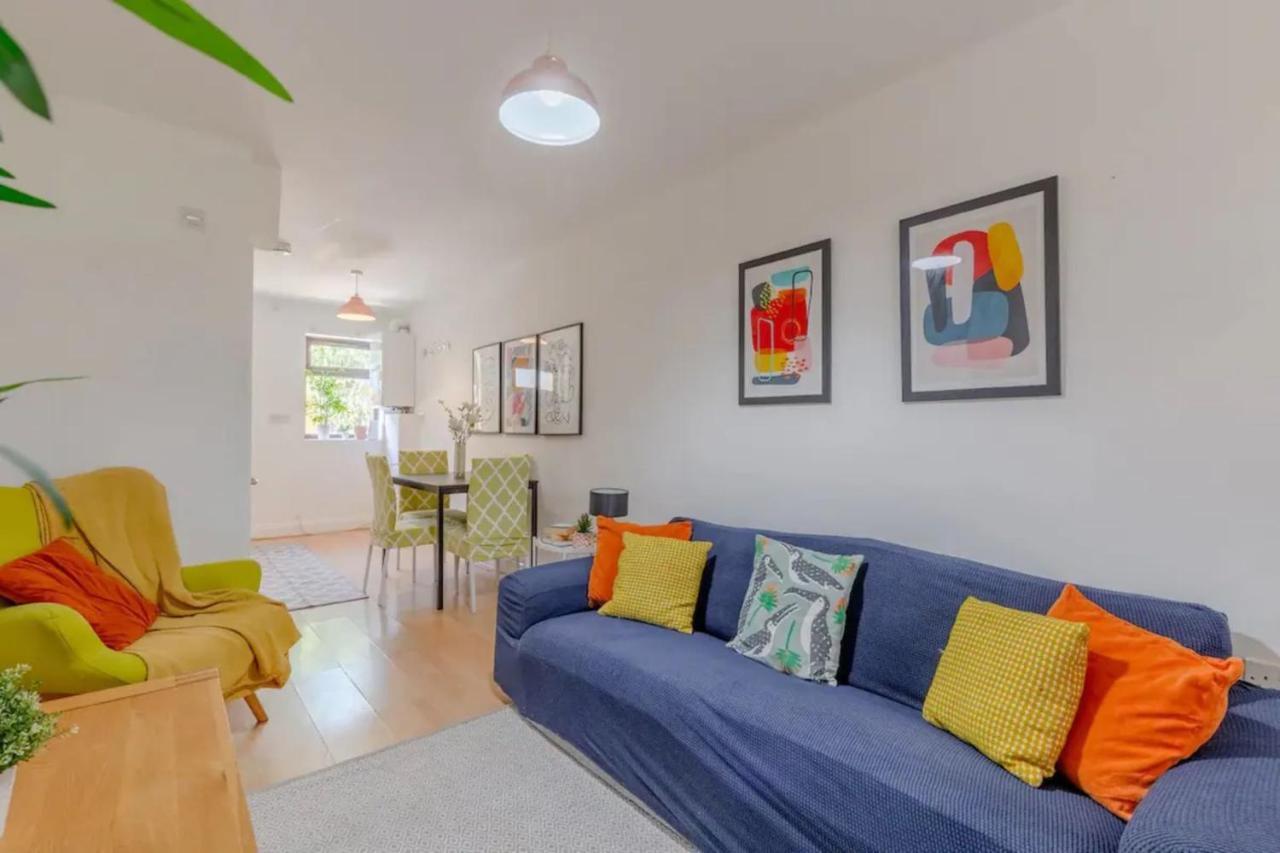 Bright 2 Bedroom House In Kennington Casa de Férias