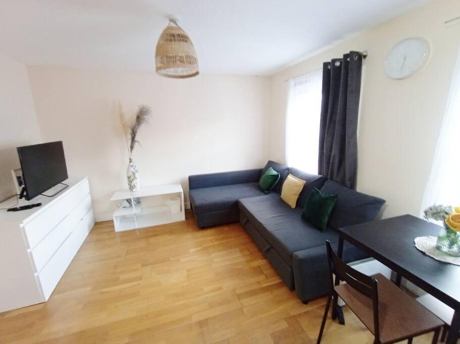 1- Bedroom Flat In London, Sleeps 4, Good Transport Link Londres